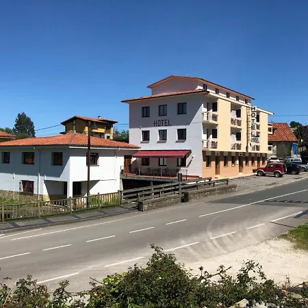 Szálloda Hotel Caravia *
